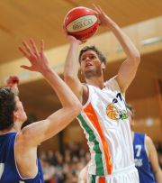 Johannes Brandl unter dem Korb ©Basket Flames